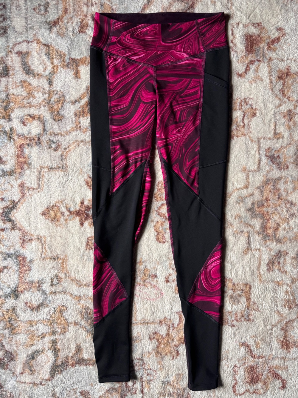 🌟3/$20 Eligible! Stretchy Black Athletic Leggings with Magenta Swirl Pattern